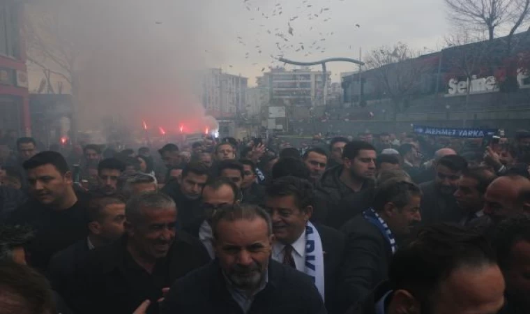 AK Parti Şırnak Belediye Başkan Adayı Yarka’ya meşaleli karşılama