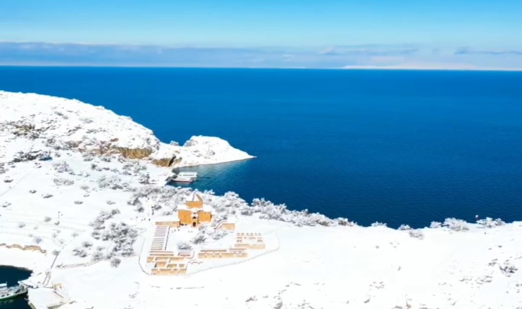 Akdamar Adası beyaz gelinliğini giydi