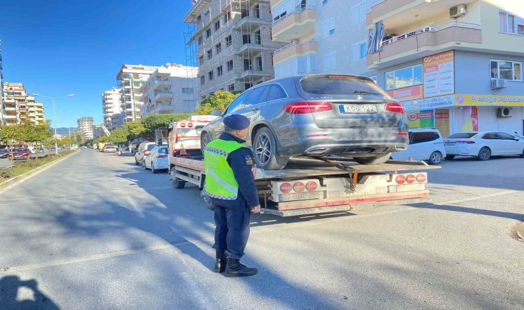 Alanyada 3 araç trafikten men edildi