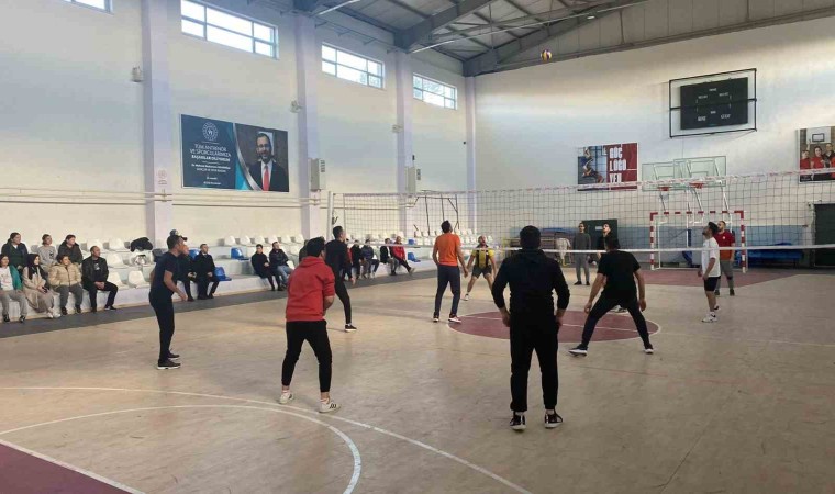 Altunhisar İlçesinde Voleybol Turnuvası tamamlandı