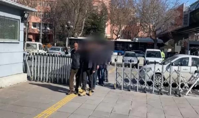 Ankara’dan çaldıkları otomobili sökmeye götürdükleri İzmir’de yakalandılar: 4 gözaltı