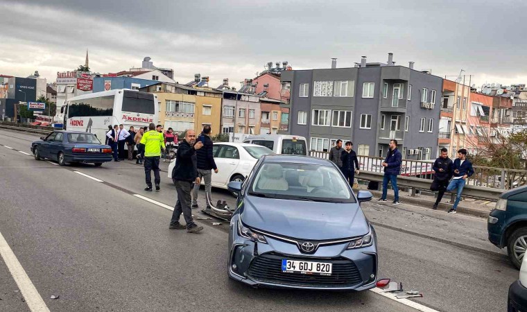 Antalyada şehirlerarası otobüsün de karıştığı kaza ucuz atlatıldı