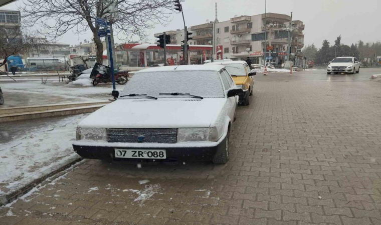 Antalyanın Korkuteli ilçesinde kar yağışı başladı