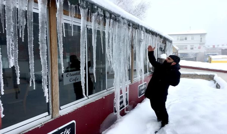 Ardahan buz kesti, Çıldır’da dereceler eksi 32’yi gösterdi