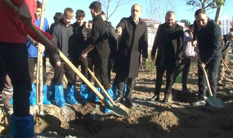 Arnavutköy Koruparkın ağaç dikim töreni gerçekleştirildi