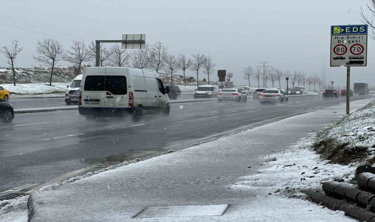 Arnavutköyde kar yağışı etkili oluyor