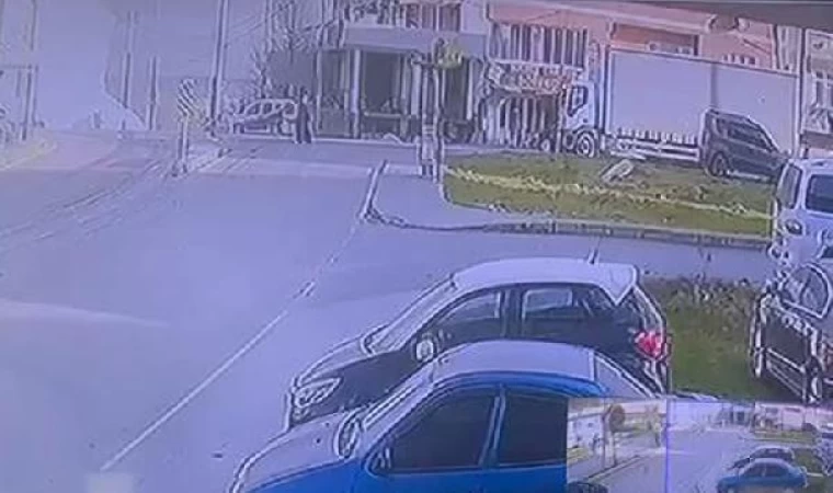 Arnavutköy’de yolun karşısına geçmeye çalışan kadına otomobil çarptı; o anlar kamerada