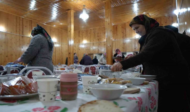 Asırlardır süren gelenek: Regaip Kandilinde tüm yemekler camiye getiriliyor