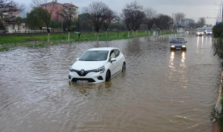 Aydın’da sağanak; yollar göle döndü