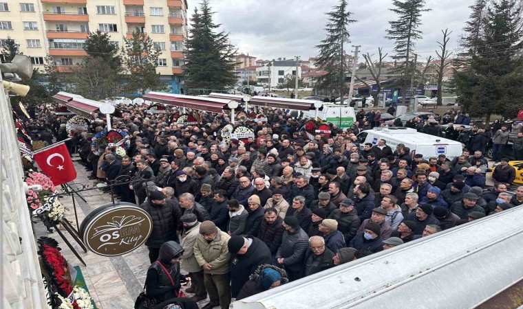 Aynur Özaydemirin cenaze törenine yoğun katılım