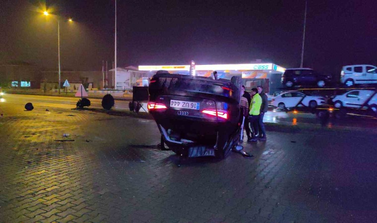 Babasından izinsiz aldığı aracı hurdaya çevirdi: 3 yaralı