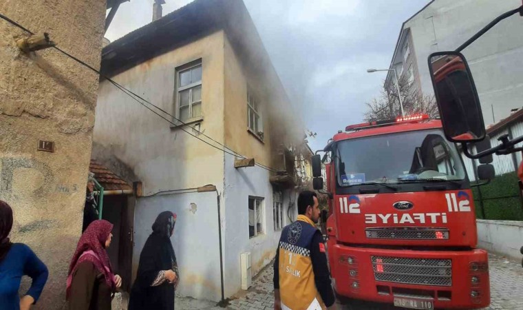 Baca temizlerken komşusunun evini yaktı