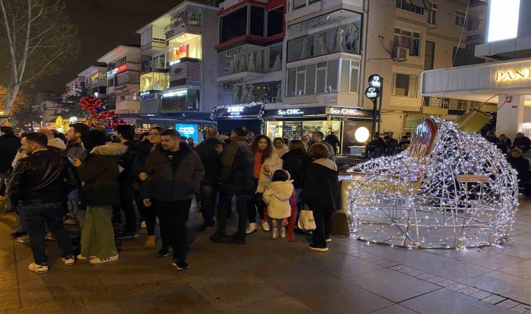 Bağdat Caddesinde vatandaşlar yeni yıla coşkuyla girdi