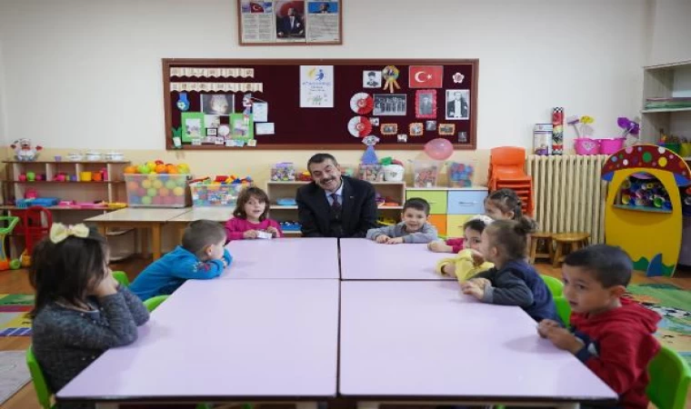 Bakan Tekin, Kastamonu’da öğrenci ve öğretmenlerle buluştu