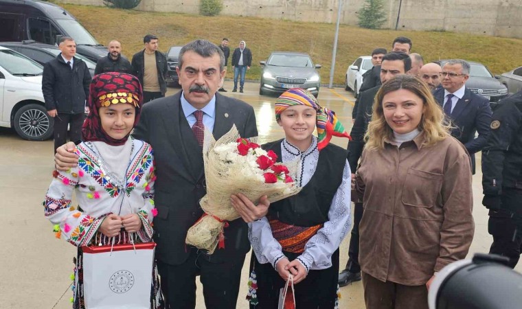 Bakan Tekin: “Son haftalar şenlik havasında geçecek”