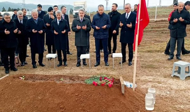 Bakan Yerlikaya’dan, şehit ailesine taziye ziyareti