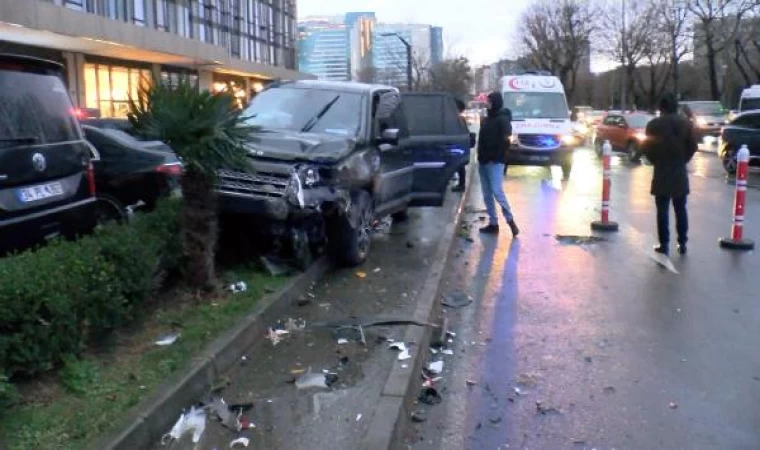 Bakırköy’de 5 aracın karıştığı zincirleme kaza