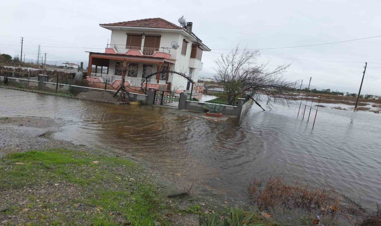 Balıkesirde yazlıkları su bastı