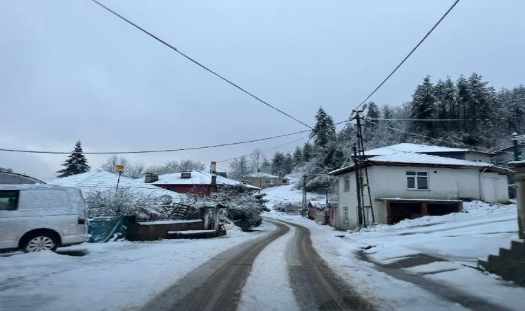 Bartın’da 35 köy yolu kardan kapandı