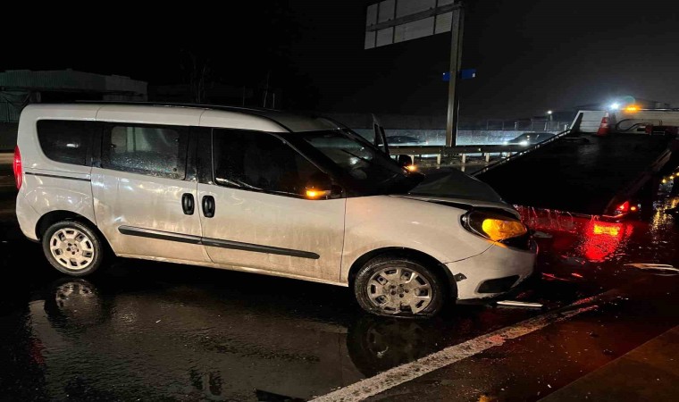 Başakşehirde 3 aracın karıştığı zincirleme trafik kazası: 1i ağır 3 yaralı