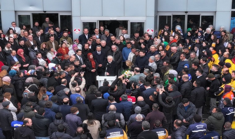 Başkan Başdeğirmen mesai arkadaşlarının sevgi seliyle karşılandı