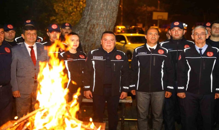 Başkan Böcek yeni yıla itfaiye ekipleri ile birlikte girdi