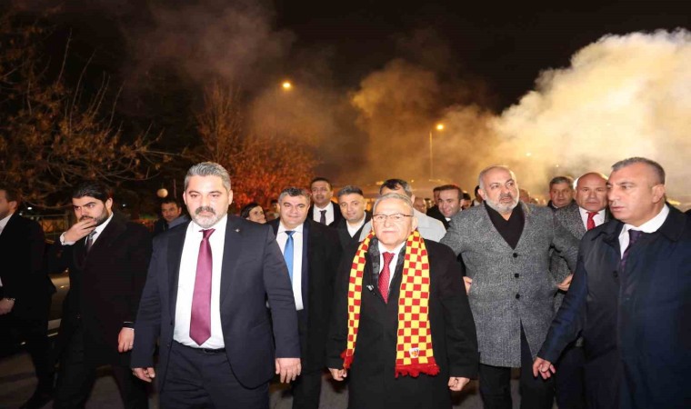 Başkan Büyükkılıç, Ankara dönüşü coşkuyla karşılandı