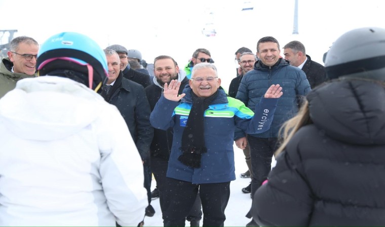 Başkan Büyükkılıç, Erciyeste kayak tutkunlarıyla bir araya geldi