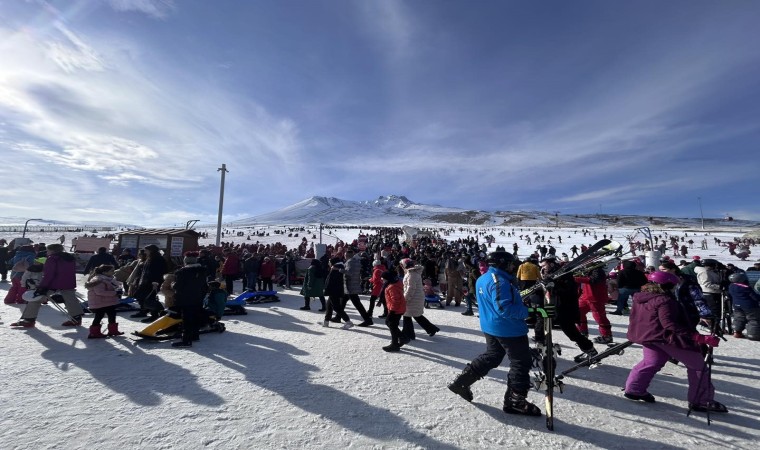 Başkan Büyükkılıç, Erciyeste turistlerle buluştu