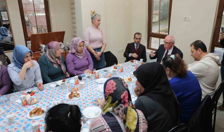 Başkan Kurt Erenköyde kadınların istek ve taleplerini dinledi