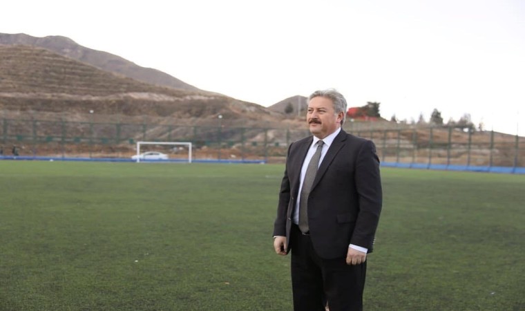 Başkan Palancıoğlundan gençlere yeni futbol sahası