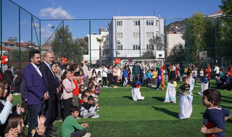 Başkan Uzundemirden Ortacalı çocuklara karne hediyesi