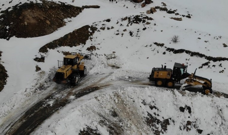 Bayburt İl Özel İdaresi, 978 kilometrelik yol ağı için gece gündüz çalışıyor