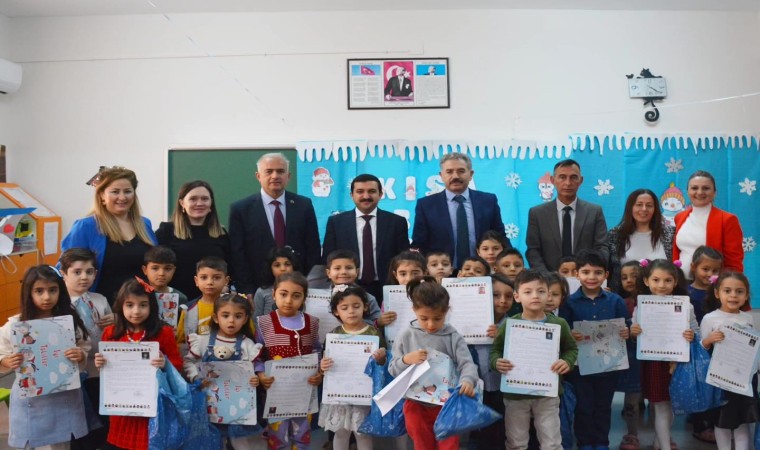 Belen Kaymakam Yılmaz, öğrencilerin karne sevincine ortak oldu