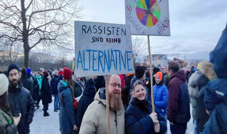 Berlinde 100 bin kişiden ırkçılık karşıtı gösteri