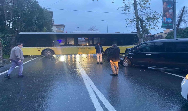 Beşiktaşta İETT otobüsü araca çarptı