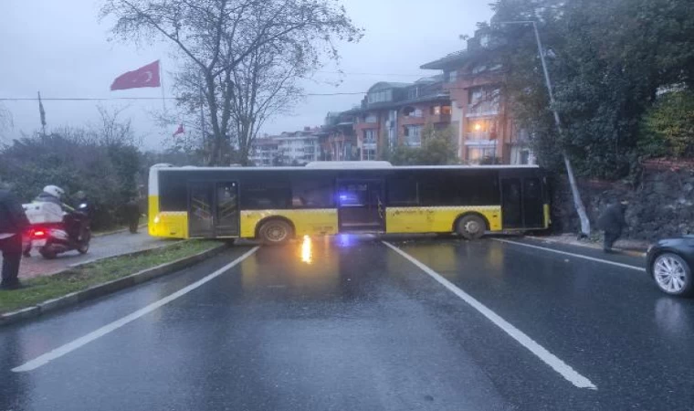 Beşiktaş’ta İETT otobüsü duvara çarptı: Yaralılar var - 1