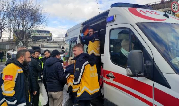 Beyoğlu’nda virajı alamayan İETT otobüsü alt geçit duvarına çarptı: 7 yaralı