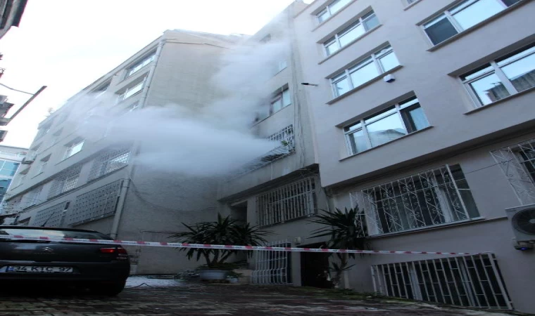 Beyoğlu’nda yangın; yaşlı kadın ağır yaralandı