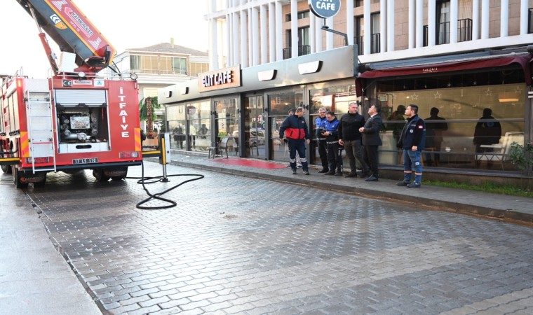 Bigada AVMde çıkan yangın korkuttu