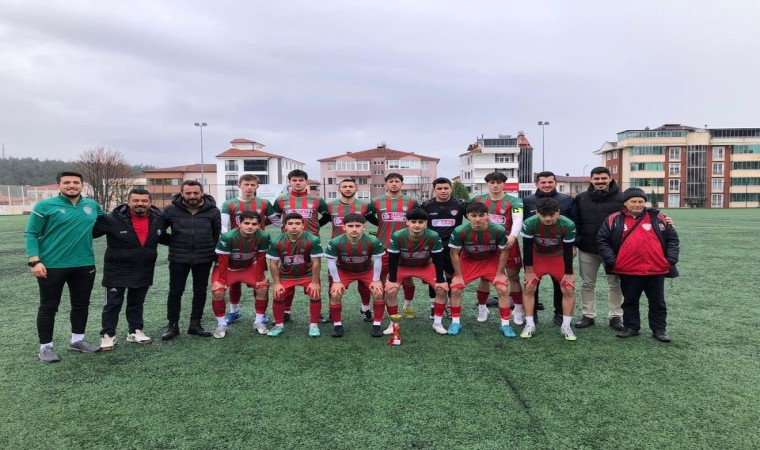 Bilecik U-18 Gençler Liginde 2 hafta önce şampiyonluğu garantileyen 1308 Osmaneli Belediyespor kupasına kavuştu