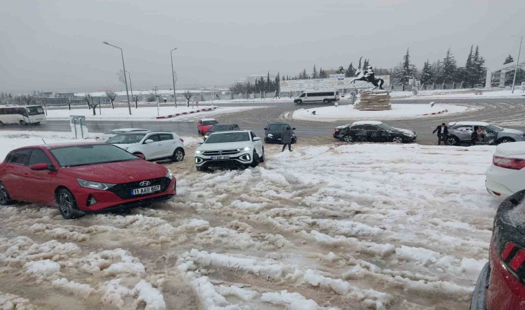 Bilecikte kar yağışı hayatı olumsuz etkiledi