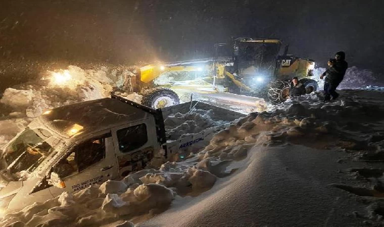 Bitlis’te karda mahsur kalan arıcılar kurtarıldı