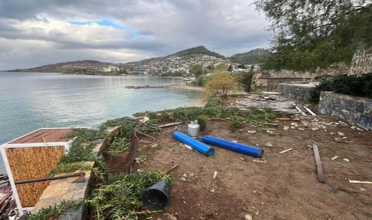 Bodrum’da halk plajı yapılacak sahili işgal eden yapılar kaldırıldı