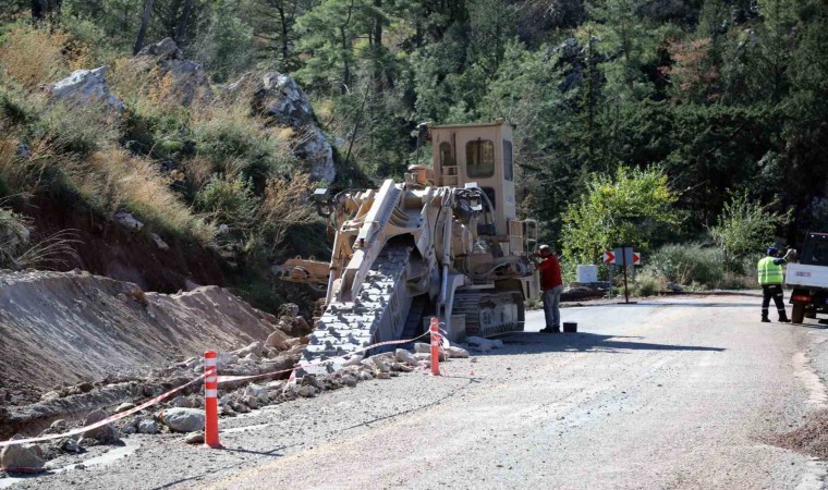 Bozburun içme suyu hattının 6,5 kilometresi tamamlandı