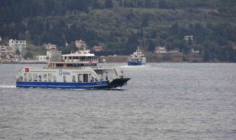 Bozcaada ve Gökçeadaya fırtına nedeniyle 2 gündür sefer yapılamıyor