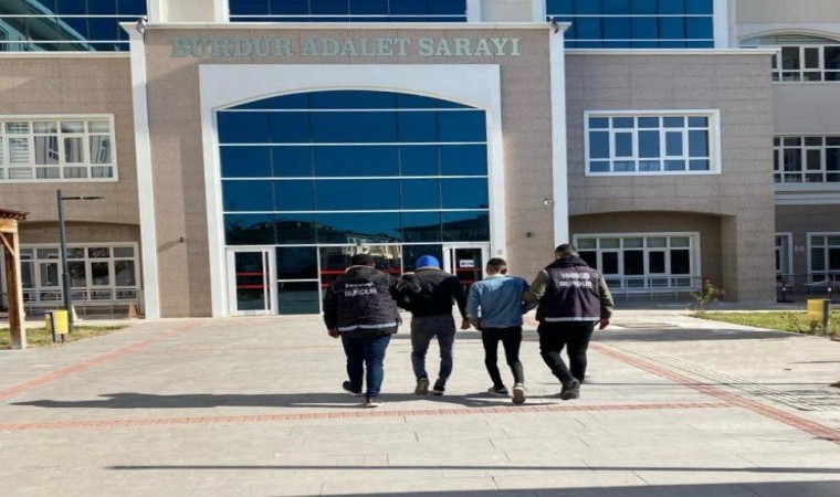 Burdurda durdurulan araçta uyuşturucu çıktı, 2 şahıs tutuklandı