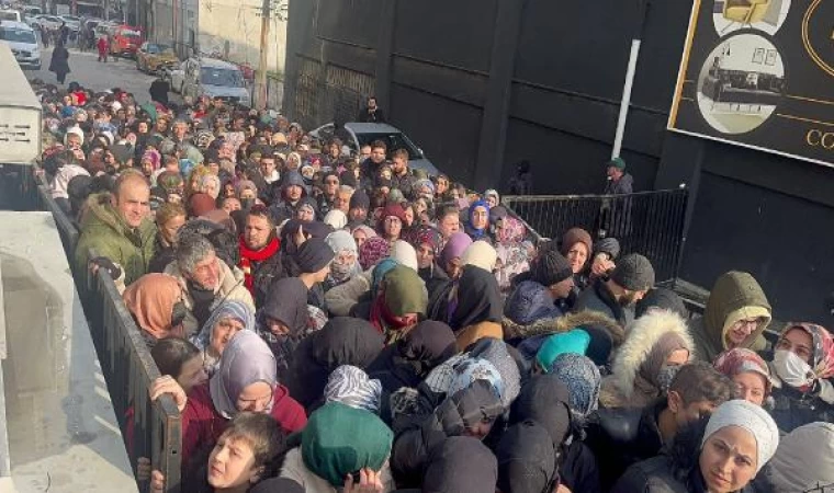 Bursa’da mağaza açılışında izdiham