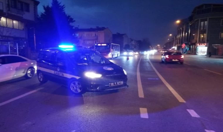 Bursa’da zabıta aracıyla çarpışan motosikletteki 2 kişi yaralandı