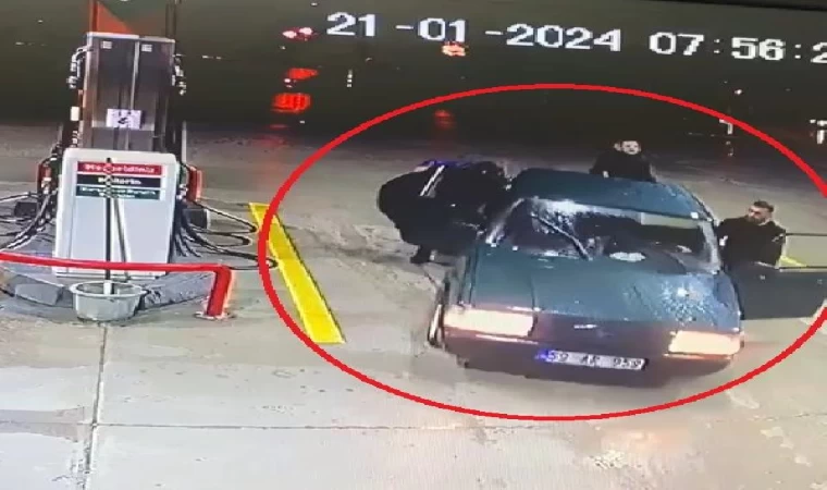 Çaldıkları otomobili, yakıtı bitince iterek götürdükleri akaryakıt istasyonunda yakalandılar